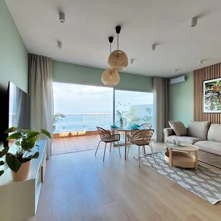 Ocean Blue Apartment *